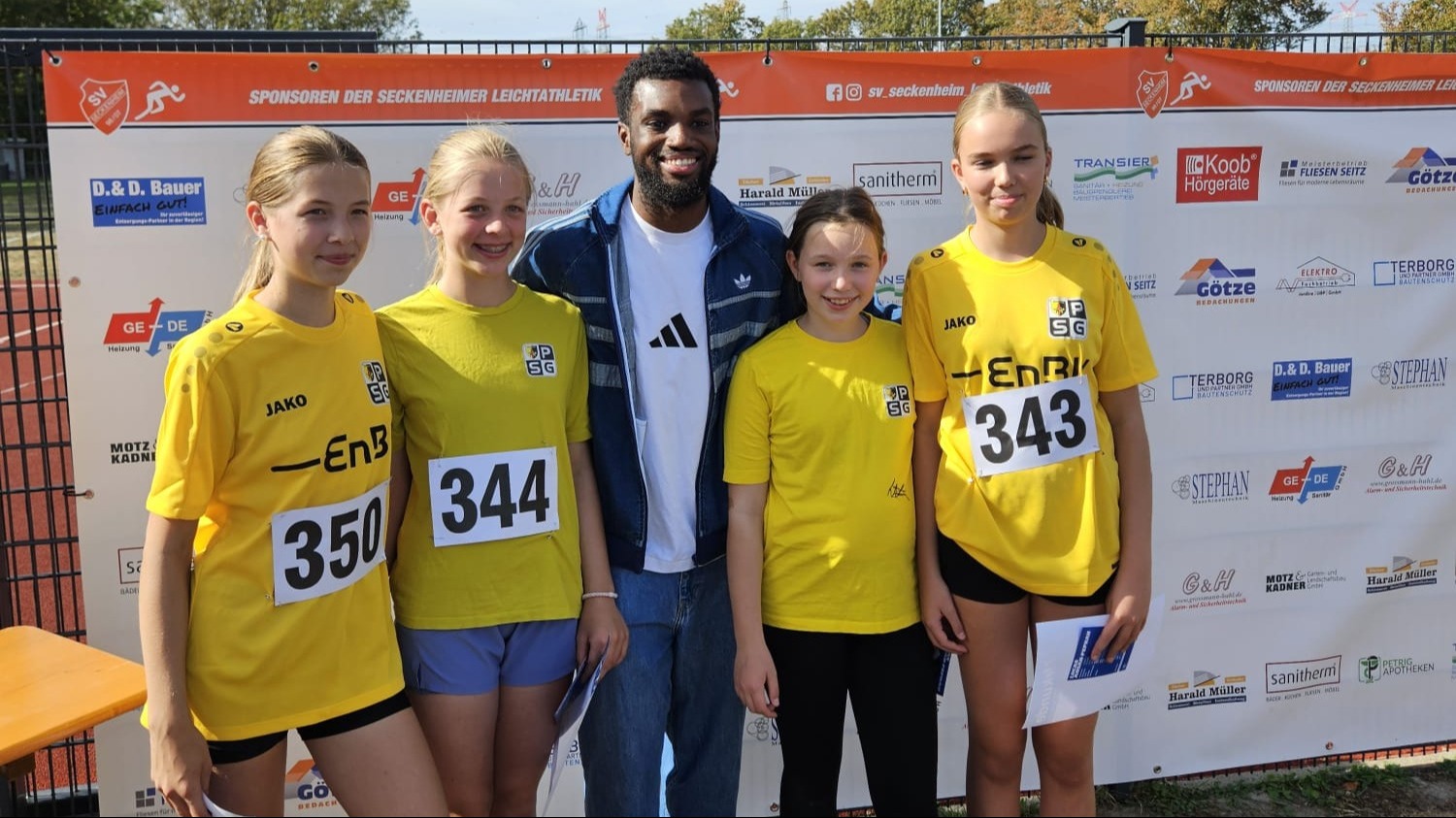 Erfolgreiche Leichtathleten beim Wettkampf in Seckenheim